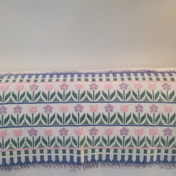 Floral table runner with picket fence detail cotton with fringe blue/pink - Picture 11 of 12